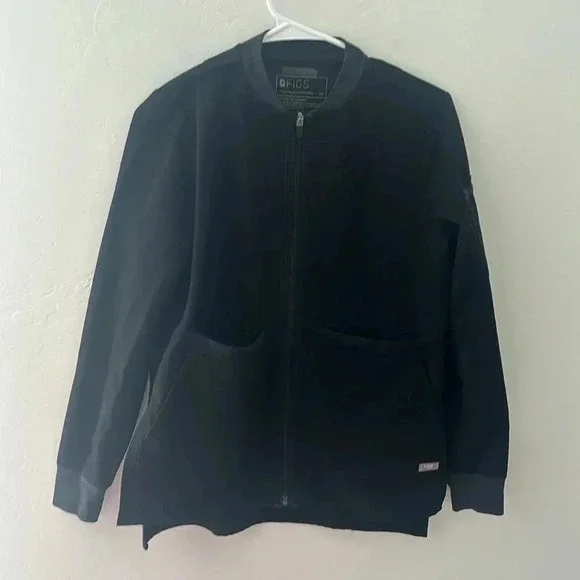 FIGS Bellery Scrub Jacket in Black - Picture 3 of 10
